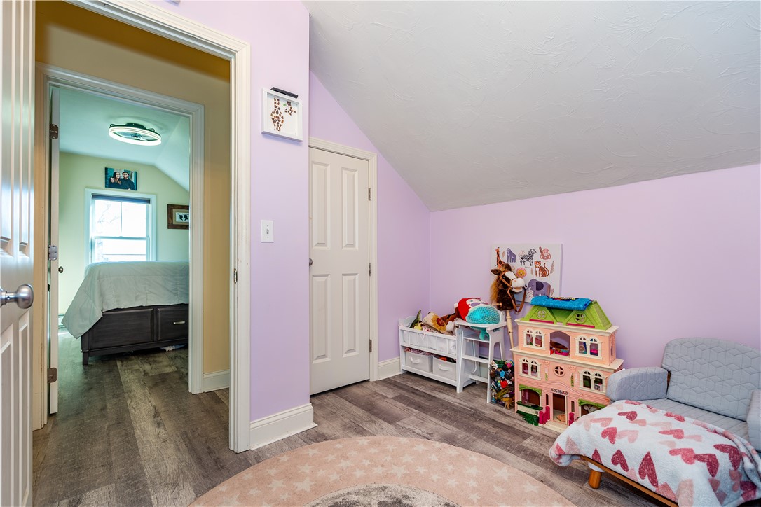 Warwick, Rhode Island 02886, United States, 3 Bedrooms Bedrooms, ,2 BathroomsBathrooms,Residential,Active,97672