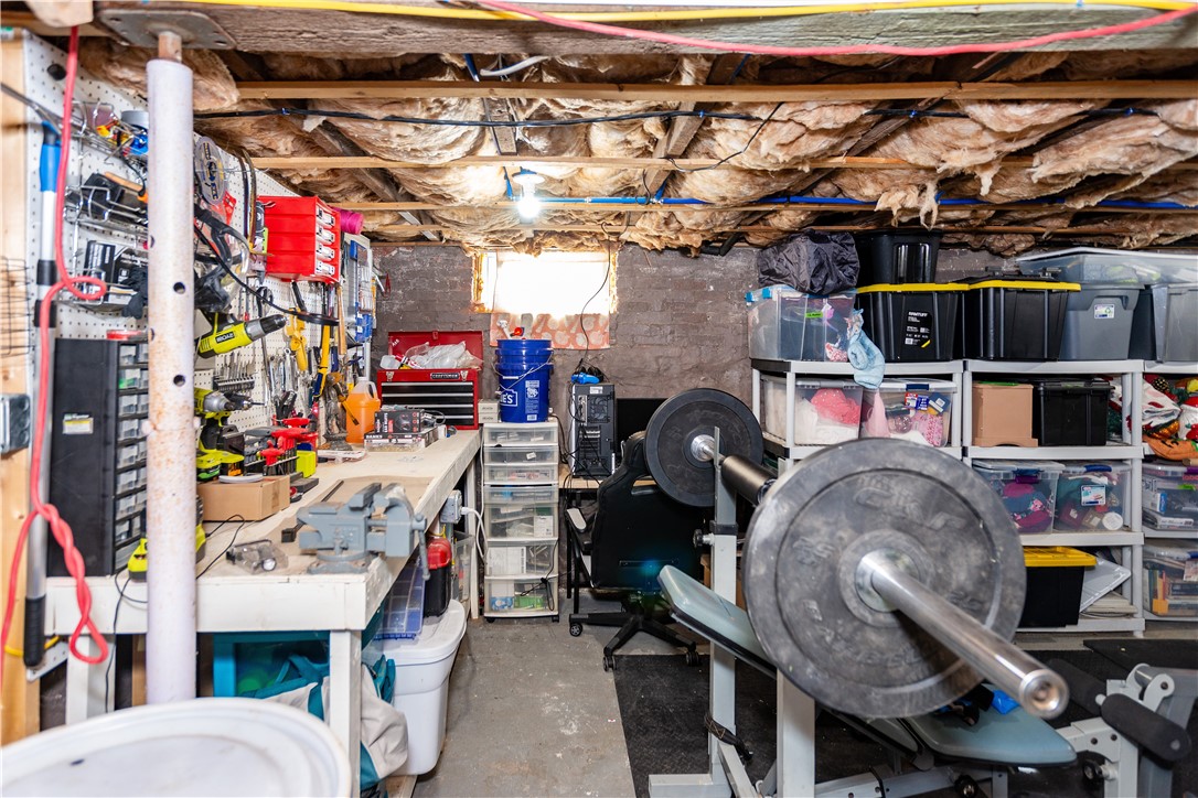 Warwick, Rhode Island 02886, United States, 3 Bedrooms Bedrooms, ,2 BathroomsBathrooms,Residential,Active,97672