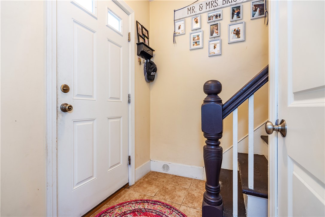 Warwick, Rhode Island 02886, United States, 3 Bedrooms Bedrooms, ,2 BathroomsBathrooms,Residential,Active,97672