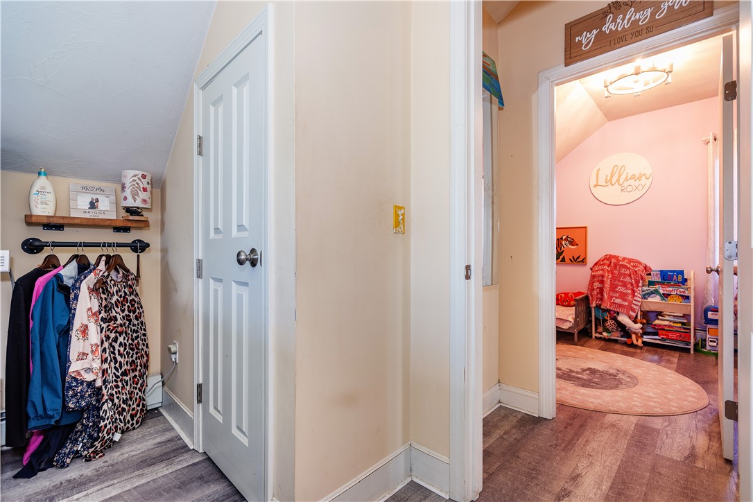 Warwick, Rhode Island 02886, United States, 3 Bedrooms Bedrooms, ,2 BathroomsBathrooms,Residential,Active,97672