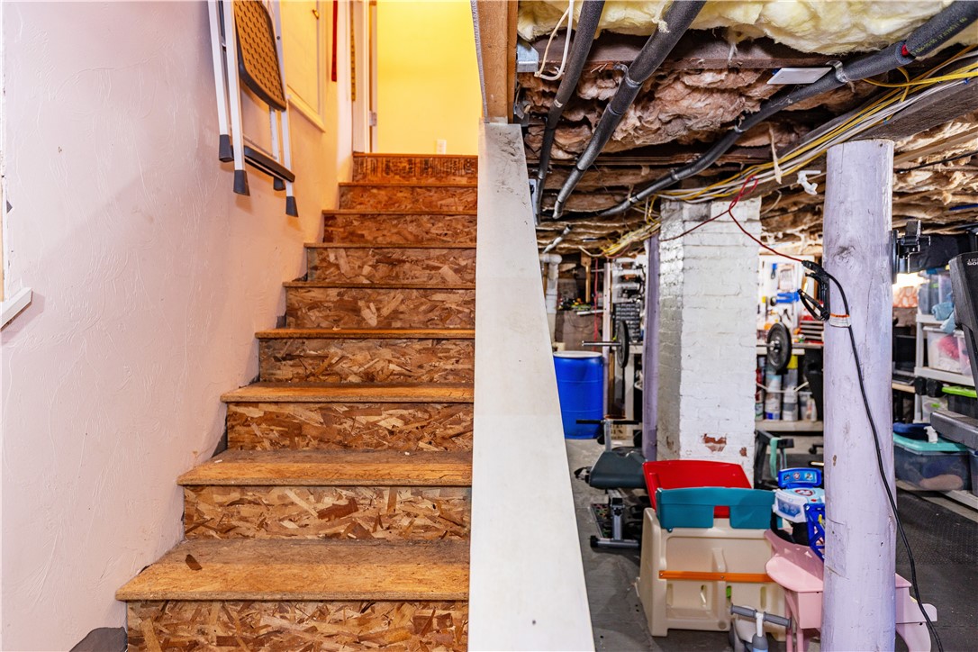 Warwick, Rhode Island 02886, United States, 3 Bedrooms Bedrooms, ,2 BathroomsBathrooms,Residential,Active,97672