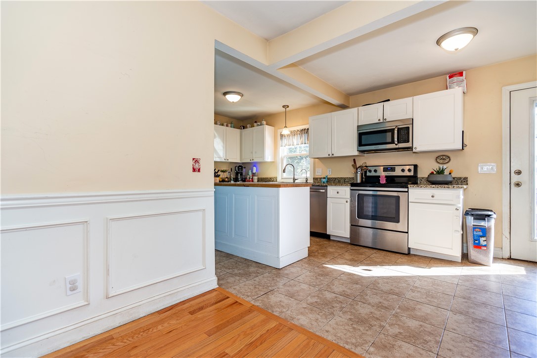 Warwick, Rhode Island 02886, United States, 3 Bedrooms Bedrooms, ,2 BathroomsBathrooms,Residential,Active,97672