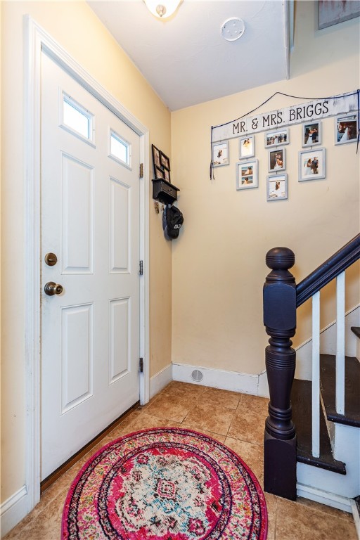 Warwick, Rhode Island 02886, United States, 3 Bedrooms Bedrooms, ,2 BathroomsBathrooms,Residential,Active,97672