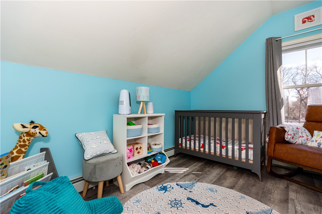 Warwick, Rhode Island 02886, United States, 3 Bedrooms Bedrooms, ,2 BathroomsBathrooms,Residential,Active,97672