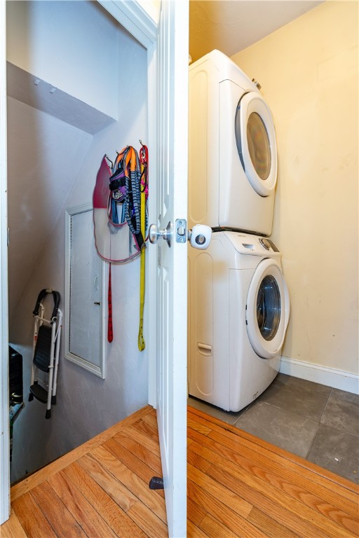 Warwick, Rhode Island 02886, United States, 3 Bedrooms Bedrooms, ,2 BathroomsBathrooms,Residential,Active,97672