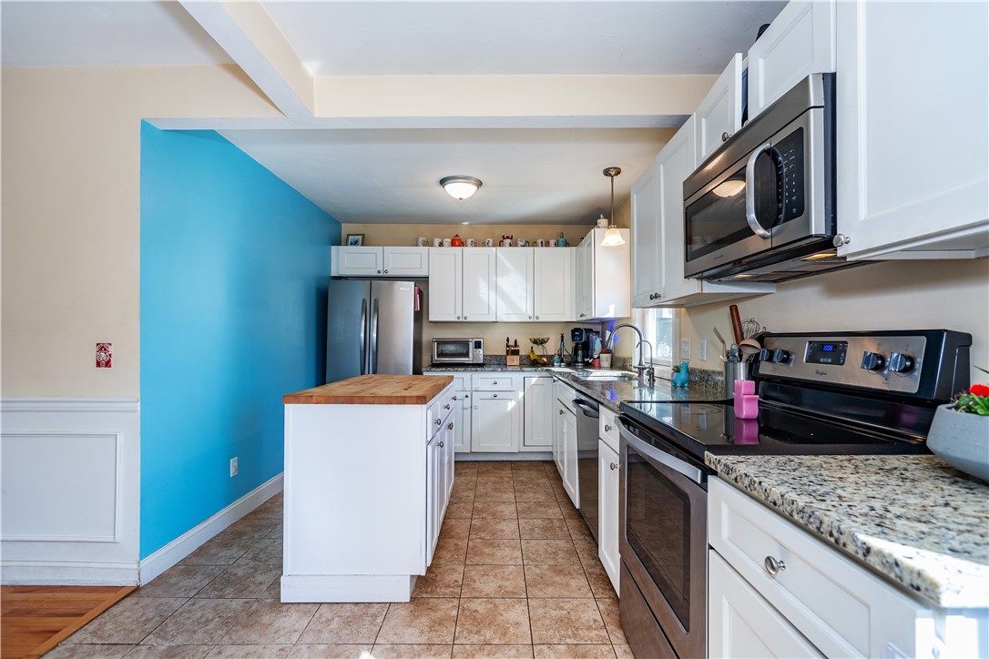 Warwick, Rhode Island 02886, United States, 3 Bedrooms Bedrooms, ,2 BathroomsBathrooms,Residential,Active,97672