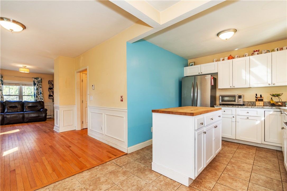 Warwick, Rhode Island 02886, United States, 3 Bedrooms Bedrooms, ,2 BathroomsBathrooms,Residential,Active,97672