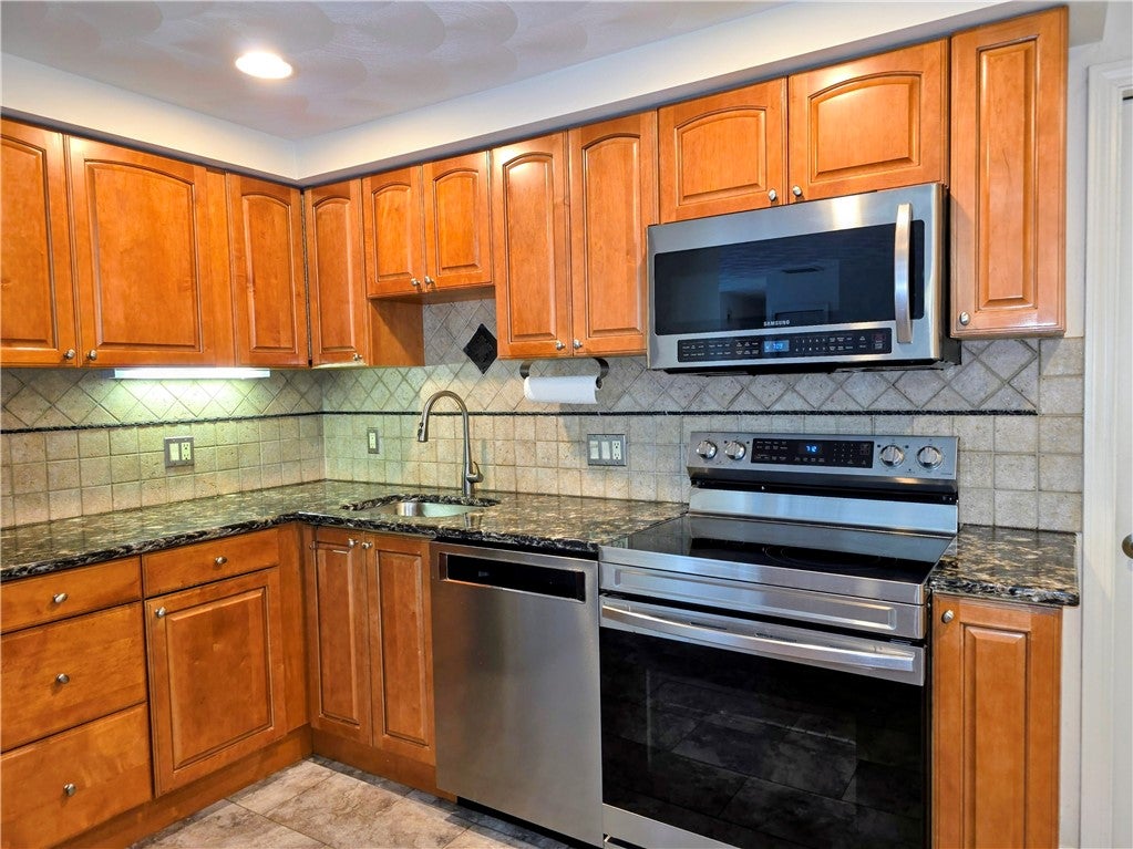732 Manomet Court 732
