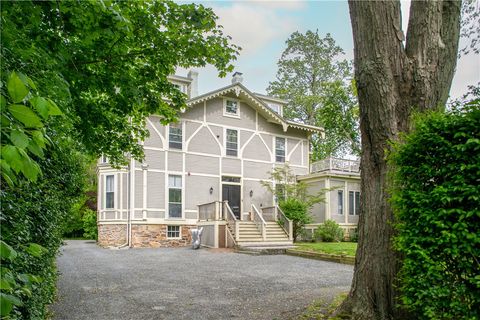 4 Red Cross Avenue 4 Newport RI 02840