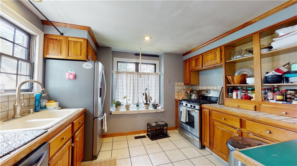 Photo 4 of 28 of 25 Fordson Avenue house