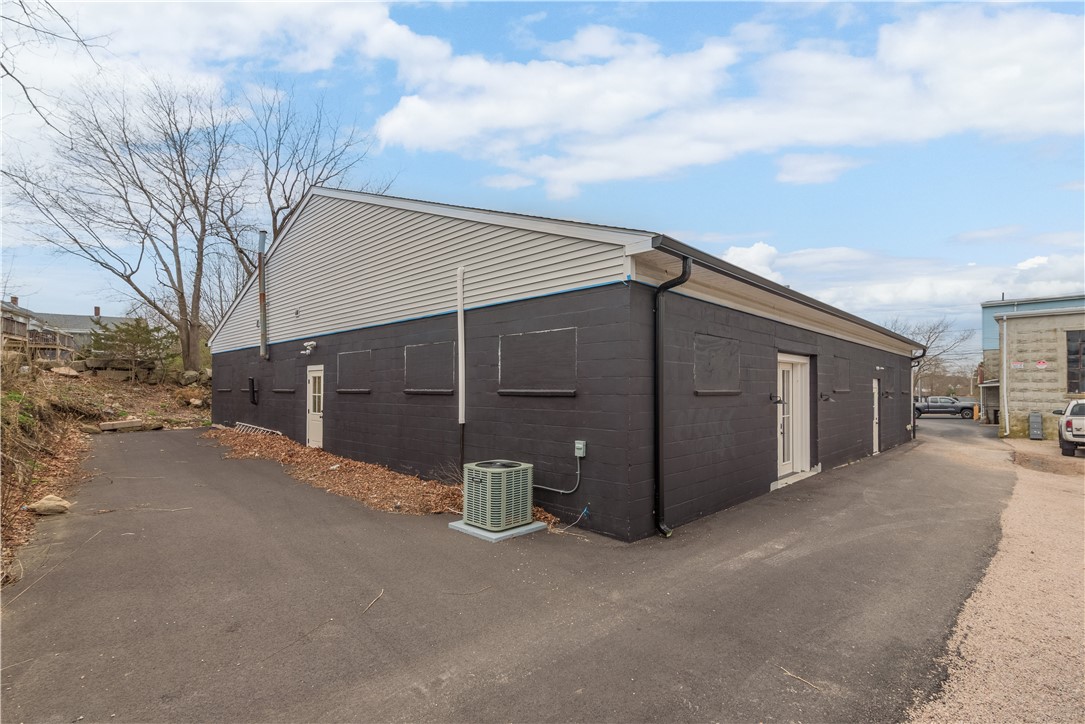 29 Railroad Avenue