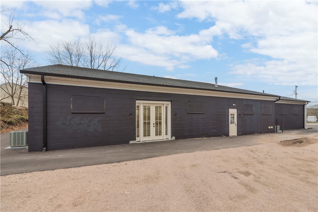 29 Railroad Avenue