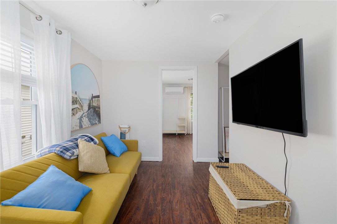 66 Knowlesway Upper unit