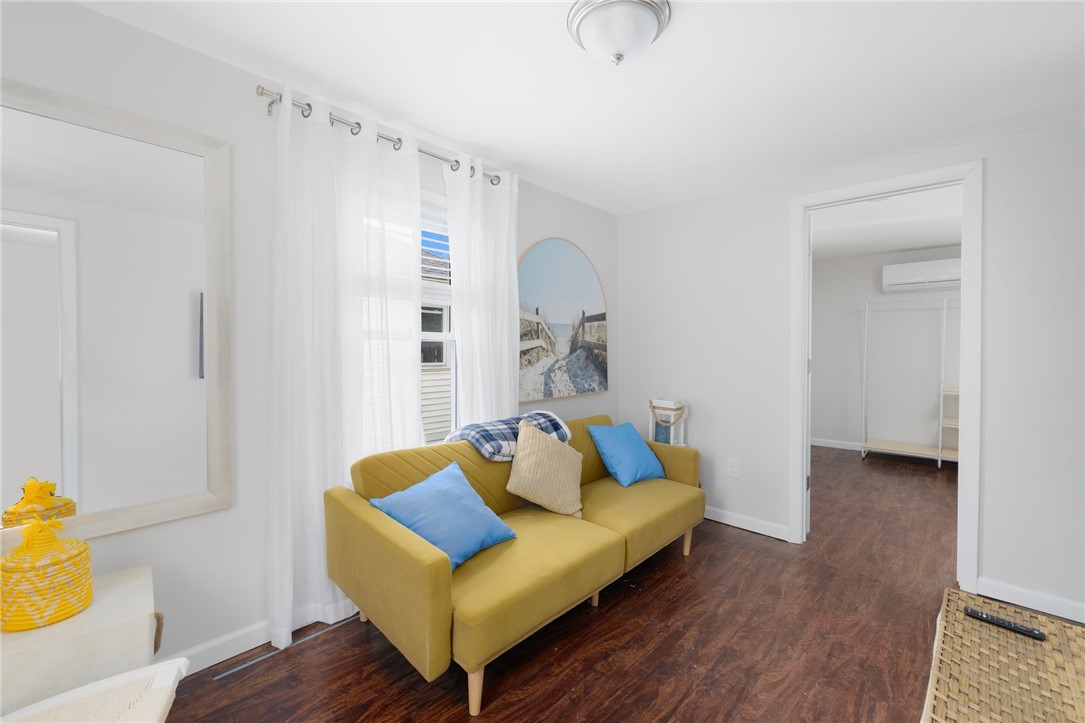 66 Knowlesway Upper unit