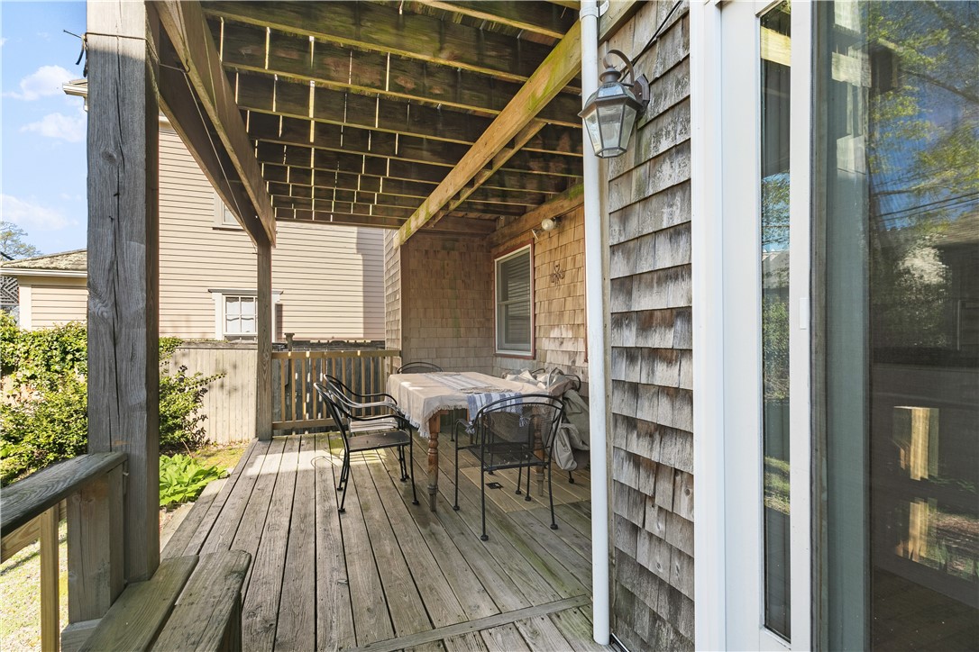 Newport, Rhode Island 02840, United States, 2 Bedrooms Bedrooms, ,1 BathroomBathrooms,Residential,Active,4993