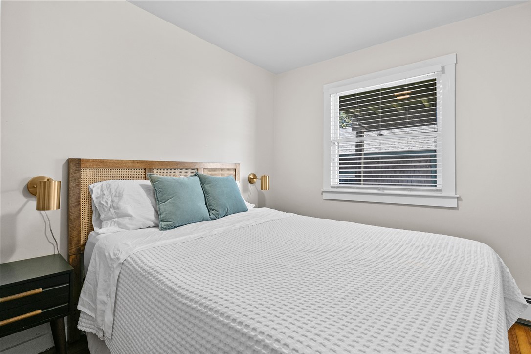 Newport, Rhode Island 02840, United States, 2 Bedrooms Bedrooms, ,1 BathroomBathrooms,Residential,Active,4993