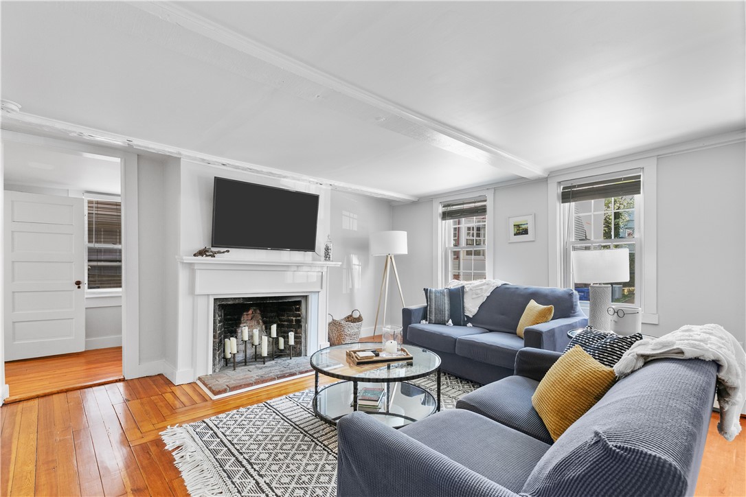 Newport, Rhode Island 02840, United States, 2 Bedrooms Bedrooms, ,1 BathroomBathrooms,Residential,Active,4993