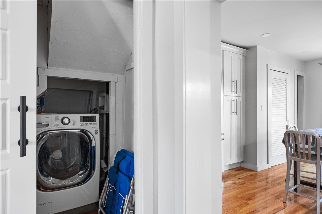 Newport, Rhode Island 02840, United States, 2 Bedrooms Bedrooms, ,1 BathroomBathrooms,Residential,Active,4993