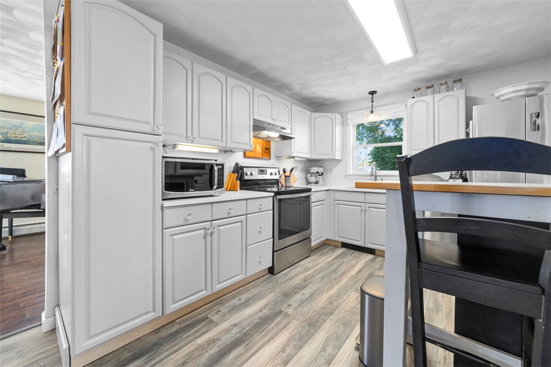 South Kingstown, Rhode Island 02879, United States, 3 Bedrooms Bedrooms, ,2 BathroomsBathrooms,Residential,Active,167792