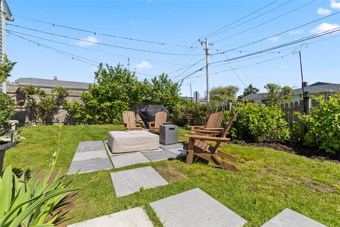 South Kingstown, Rhode Island 02879, United States, 3 Bedrooms Bedrooms, ,2 BathroomsBathrooms,Residential,Active,167792