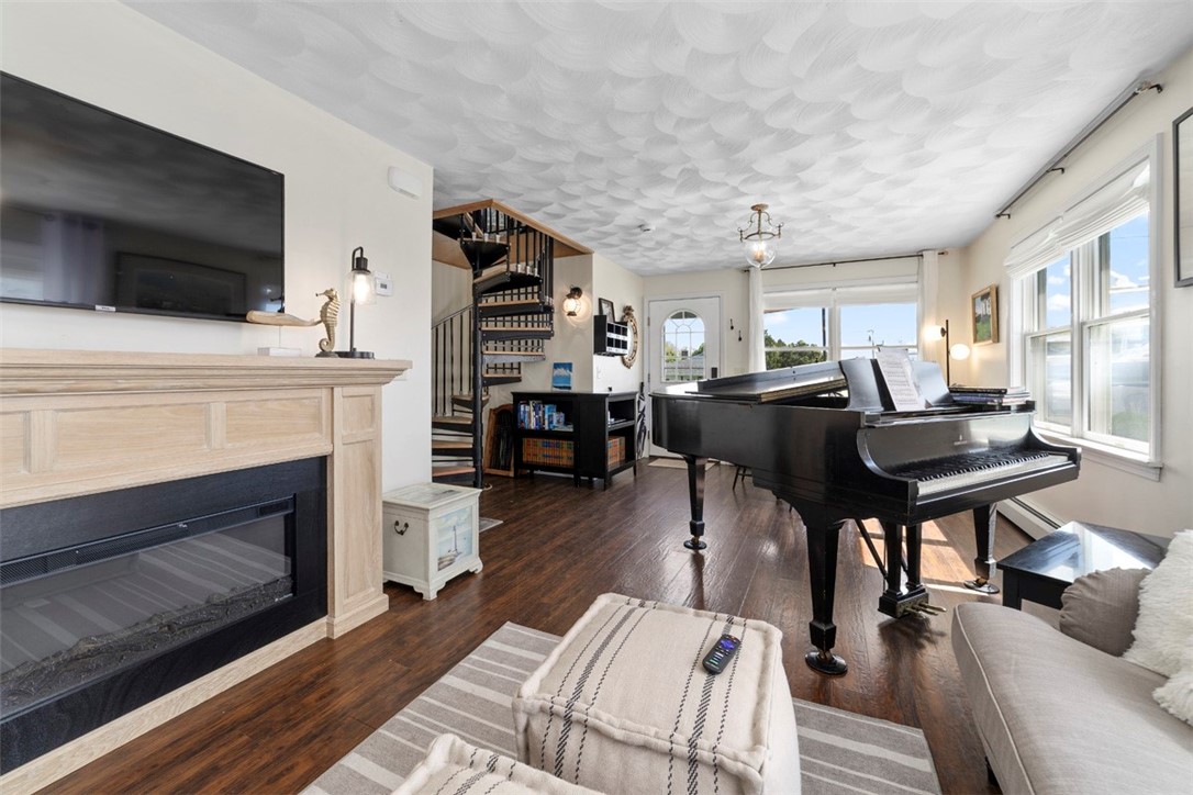 South Kingstown, Rhode Island 02879, United States, 3 Bedrooms Bedrooms, ,2 BathroomsBathrooms,Residential,Active,167792