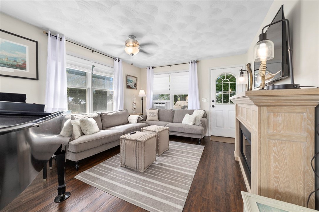 South Kingstown, Rhode Island 02879, United States, 3 Bedrooms Bedrooms, ,2 BathroomsBathrooms,Residential,Active,167792