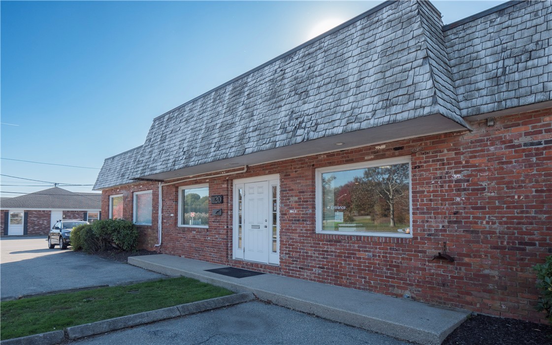 1120 Aquidneck Avenue