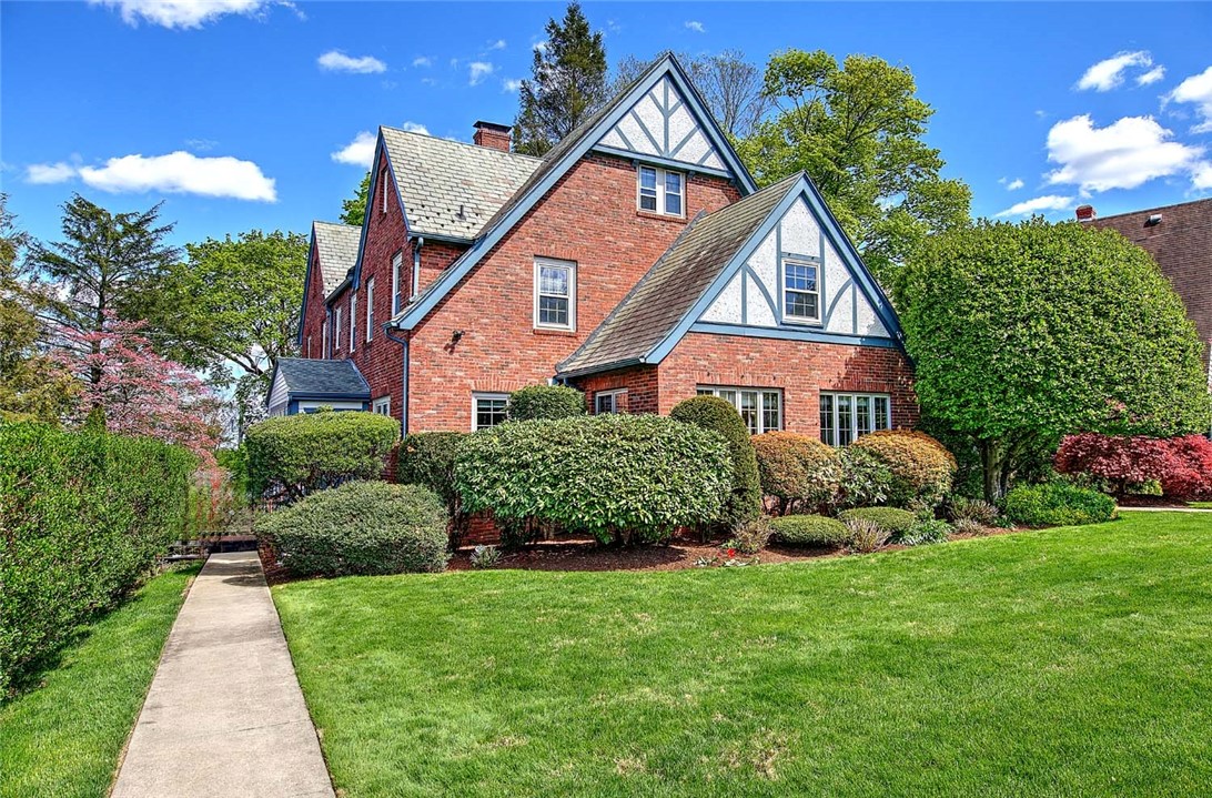 40 Dryden Avenue