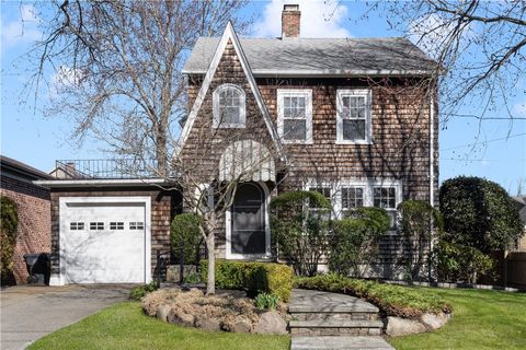 8 Druid Road Warwick RI 02888