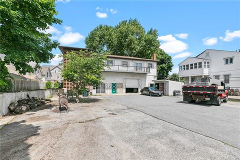 Multi Family in Providence RI 19 Bend Street.jpg