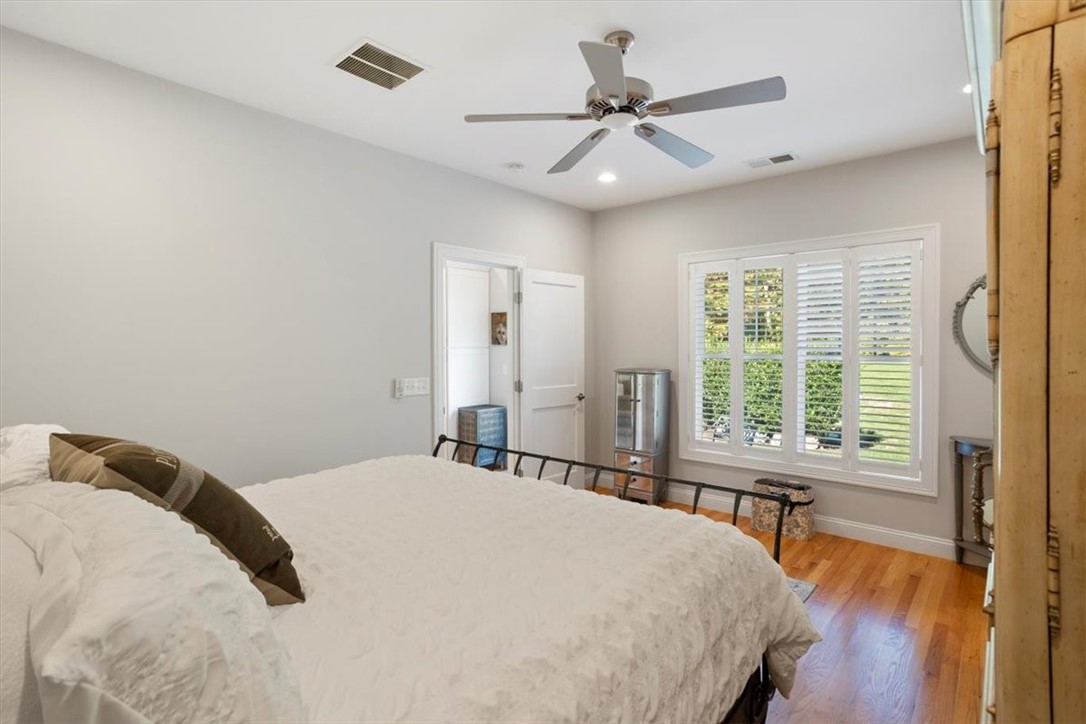 North Kingstown, Rhode Island 02852, United States, 2 Bedrooms Bedrooms, ,3 BathroomsBathrooms,Residential,Active,212054