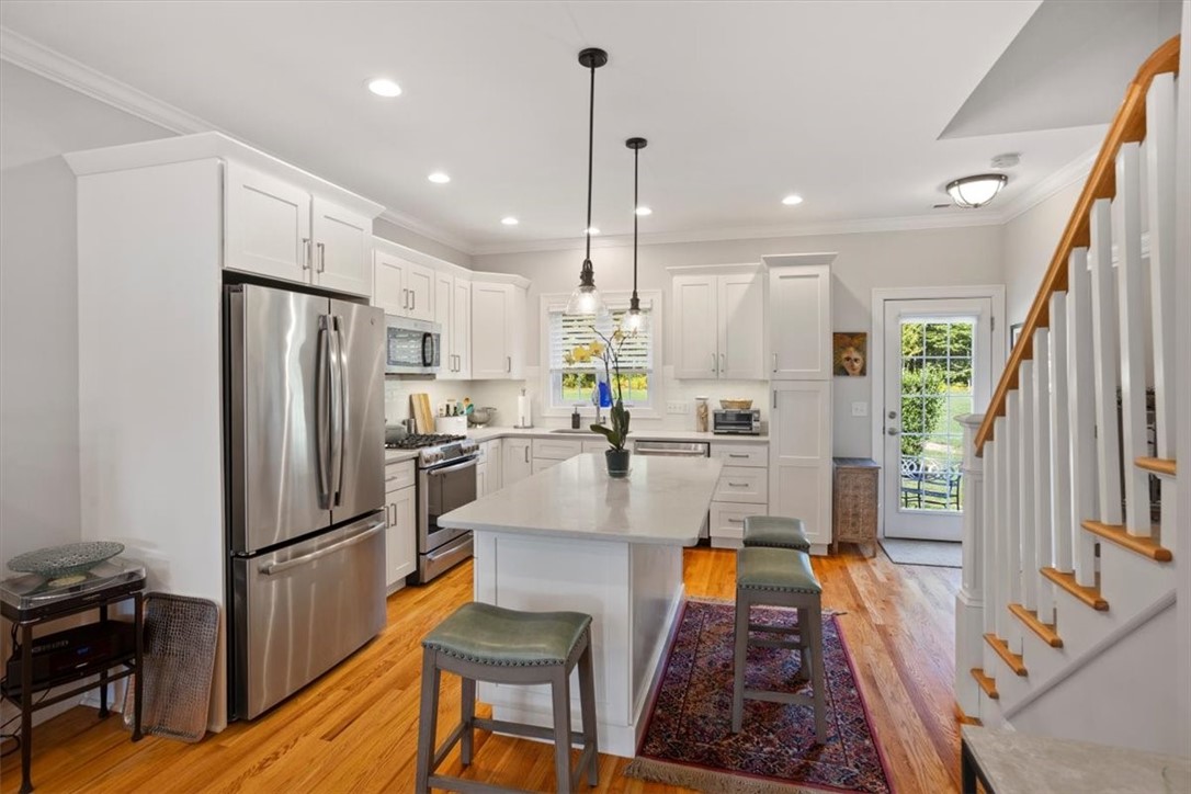 North Kingstown, Rhode Island 02852, United States, 2 Bedrooms Bedrooms, ,3 BathroomsBathrooms,Residential,Active,212054