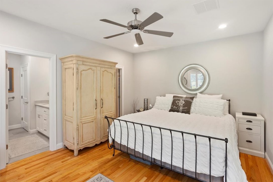 North Kingstown, Rhode Island 02852, United States, 2 Bedrooms Bedrooms, ,3 BathroomsBathrooms,Residential,Active,212054