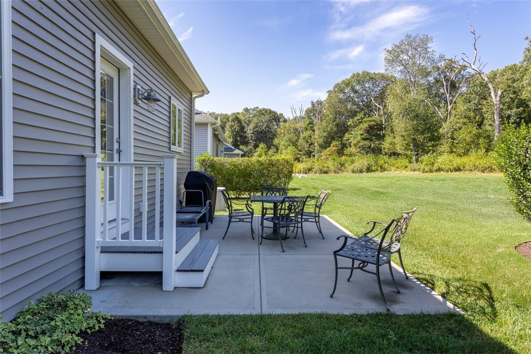 North Kingstown, Rhode Island 02852, United States, 2 Bedrooms Bedrooms, ,3 BathroomsBathrooms,Residential,Active,212054