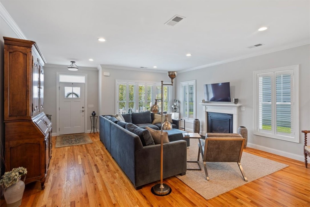 North Kingstown, Rhode Island 02852, United States, 2 Bedrooms Bedrooms, ,3 BathroomsBathrooms,Residential,Active,212054