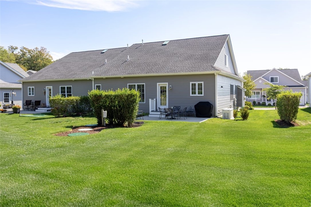 North Kingstown, Rhode Island 02852, United States, 2 Bedrooms Bedrooms, ,3 BathroomsBathrooms,Residential,Active,212054