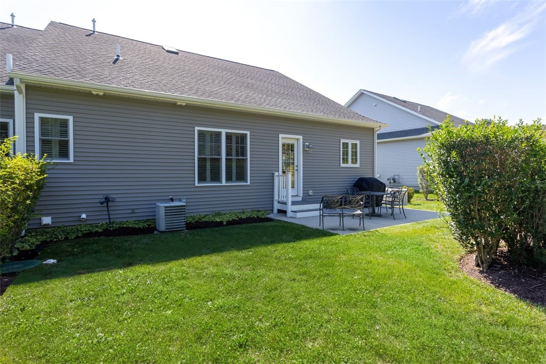 North Kingstown, Rhode Island 02852, United States, 2 Bedrooms Bedrooms, ,3 BathroomsBathrooms,Residential,Active,212054