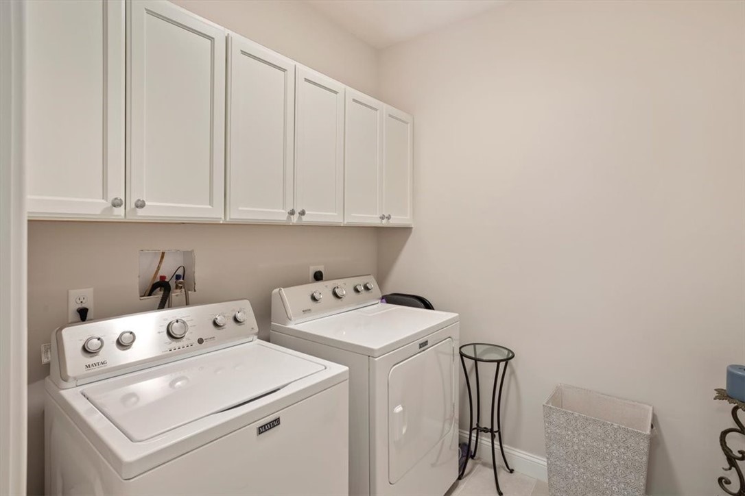 North Kingstown, Rhode Island 02852, United States, 2 Bedrooms Bedrooms, ,3 BathroomsBathrooms,Residential,Active,212054