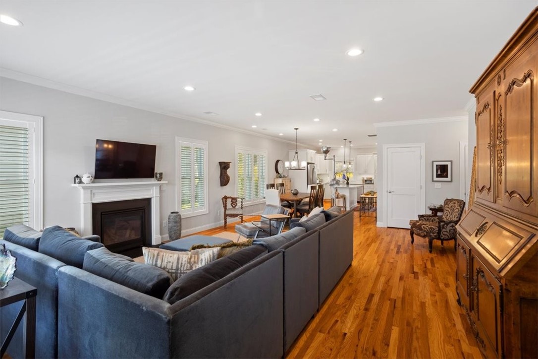 North Kingstown, Rhode Island 02852, United States, 2 Bedrooms Bedrooms, ,3 BathroomsBathrooms,Residential,Active,212054