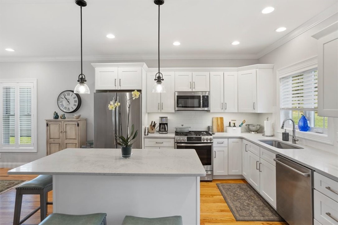 North Kingstown, Rhode Island 02852, United States, 2 Bedrooms Bedrooms, ,3 BathroomsBathrooms,Residential,Active,212054