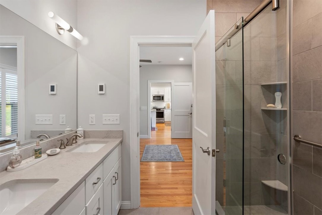 North Kingstown, Rhode Island 02852, United States, 2 Bedrooms Bedrooms, ,3 BathroomsBathrooms,Residential,Active,212054