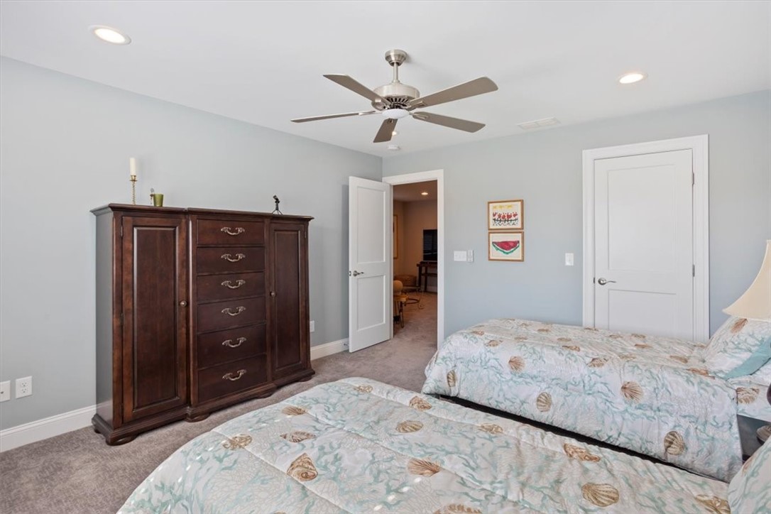 North Kingstown, Rhode Island 02852, United States, 2 Bedrooms Bedrooms, ,3 BathroomsBathrooms,Residential,Active,212054