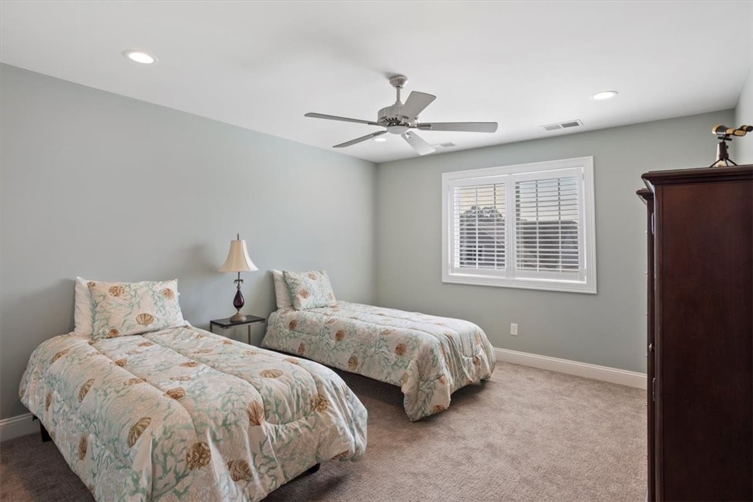 North Kingstown, Rhode Island 02852, United States, 2 Bedrooms Bedrooms, ,3 BathroomsBathrooms,Residential,Active,212054