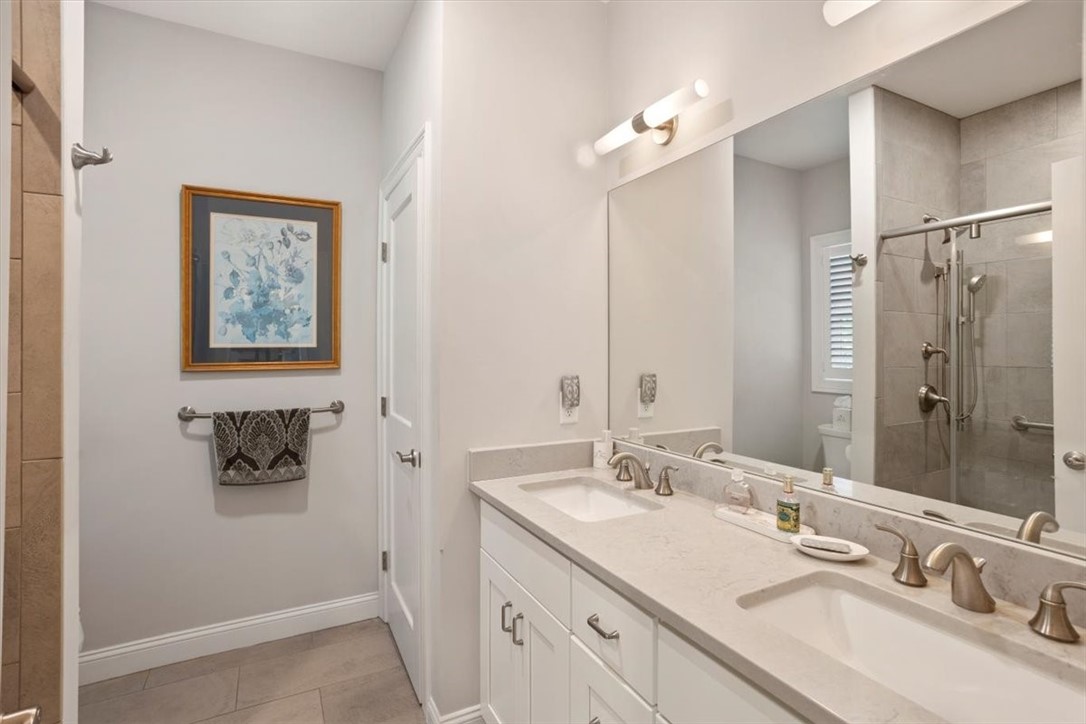 North Kingstown, Rhode Island 02852, United States, 2 Bedrooms Bedrooms, ,3 BathroomsBathrooms,Residential,Active,212054