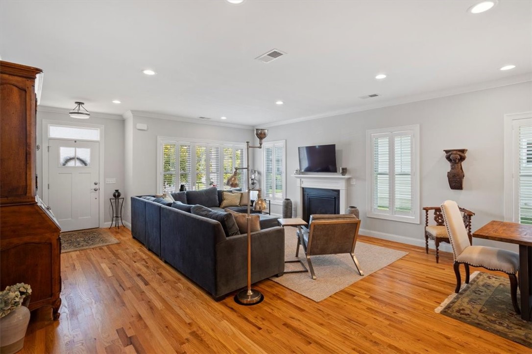 North Kingstown, Rhode Island 02852, United States, 2 Bedrooms Bedrooms, ,3 BathroomsBathrooms,Residential,Active,212054