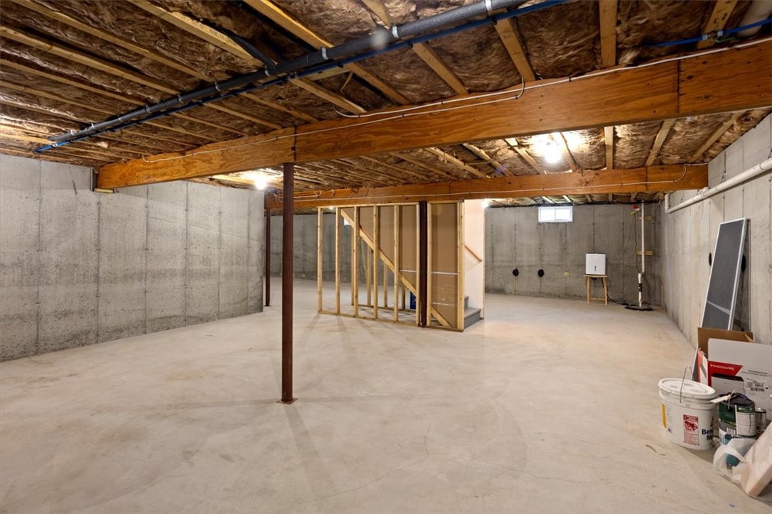 North Kingstown, Rhode Island 02852, United States, 2 Bedrooms Bedrooms, ,3 BathroomsBathrooms,Residential,Active,212054