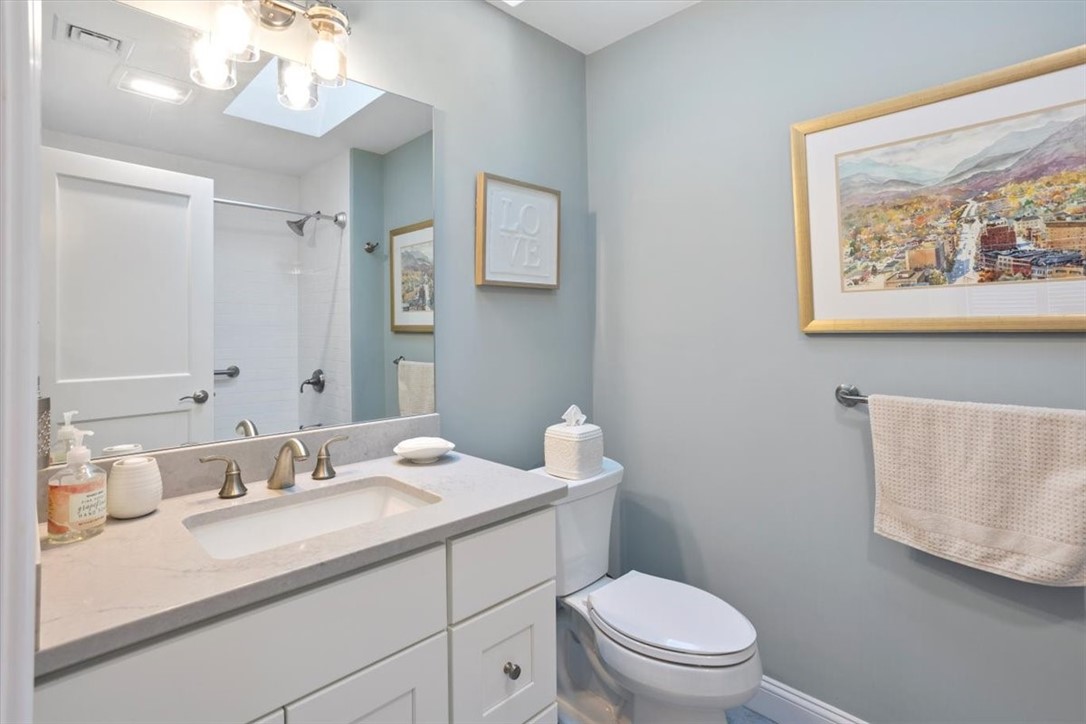 North Kingstown, Rhode Island 02852, United States, 2 Bedrooms Bedrooms, ,3 BathroomsBathrooms,Residential,Active,212054