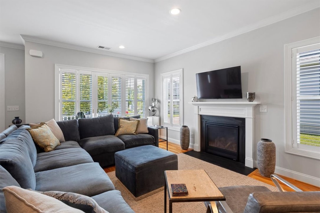 North Kingstown, Rhode Island 02852, United States, 2 Bedrooms Bedrooms, ,3 BathroomsBathrooms,Residential,Active,212054