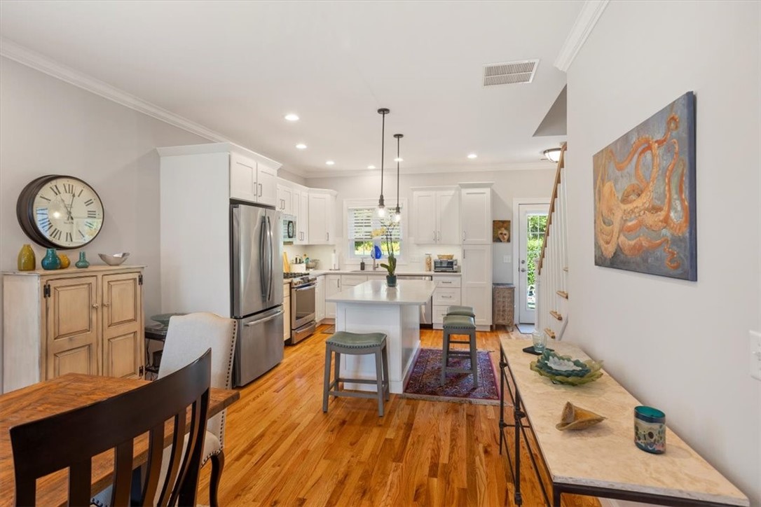 North Kingstown, Rhode Island 02852, United States, 2 Bedrooms Bedrooms, ,3 BathroomsBathrooms,Residential,Active,212054