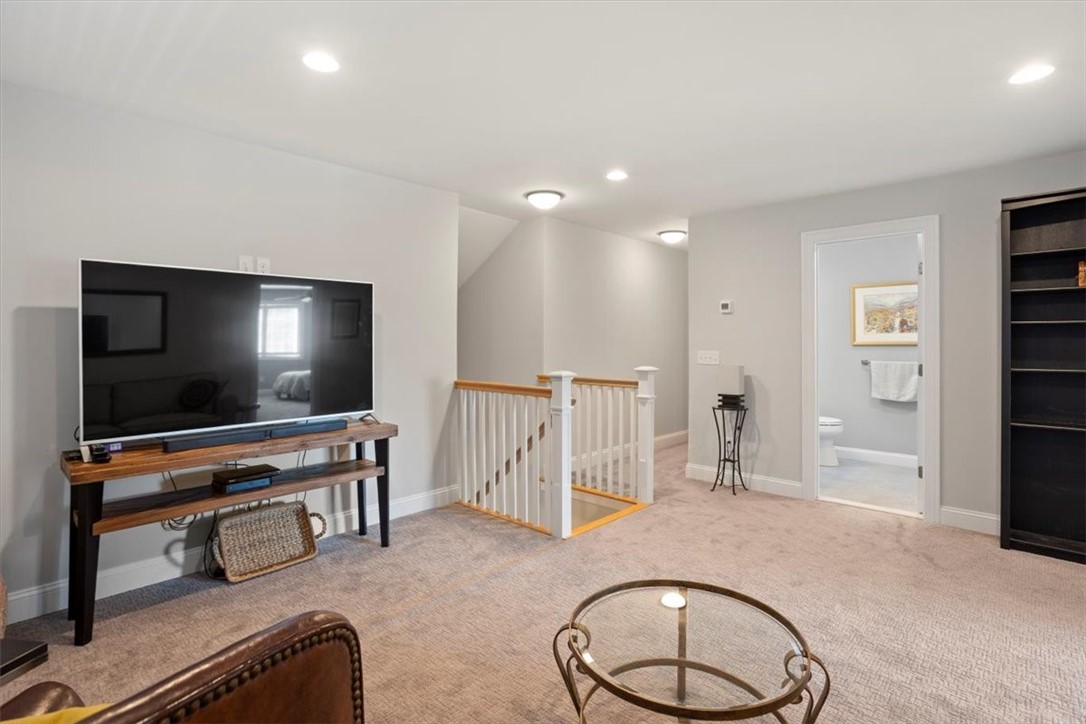 North Kingstown, Rhode Island 02852, United States, 2 Bedrooms Bedrooms, ,3 BathroomsBathrooms,Residential,Active,212054